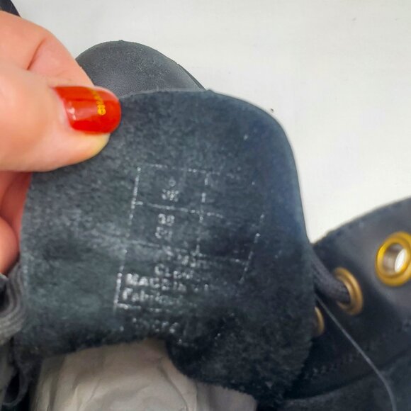 Dr MARTENS BLACK LEATHER BOOTS NON-SLIP 16 EYE BOOTS OIL RESISTANT SOLES - Picture 5 of 9